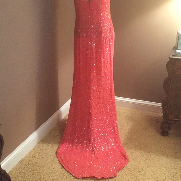 Gorgeous sequined gown with train - Picture 2 of 3